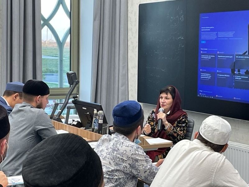 Преподаватель НГУЭУ обучила казанских имамов профилактической работе с молодежью